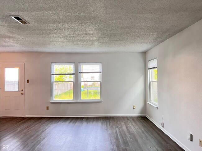 Building Photo - 1239 Odell Ln