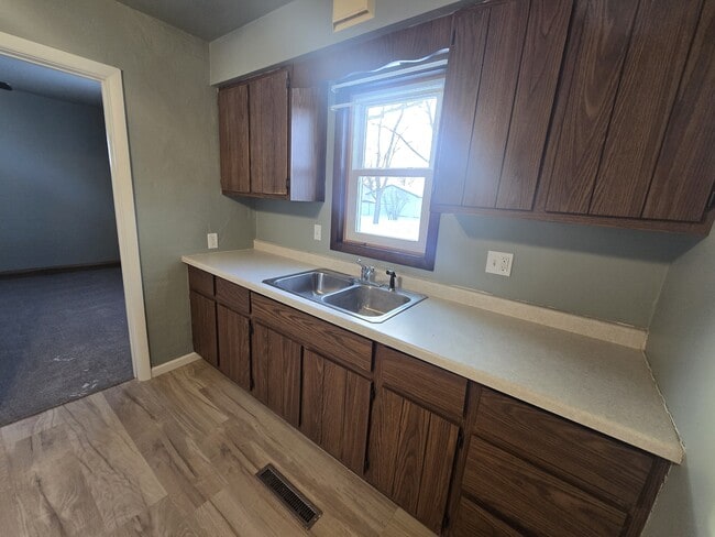 Building Photo - N5621 N Franklin St