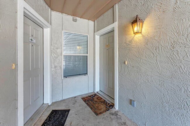 Building Photo - 730 E Mather St