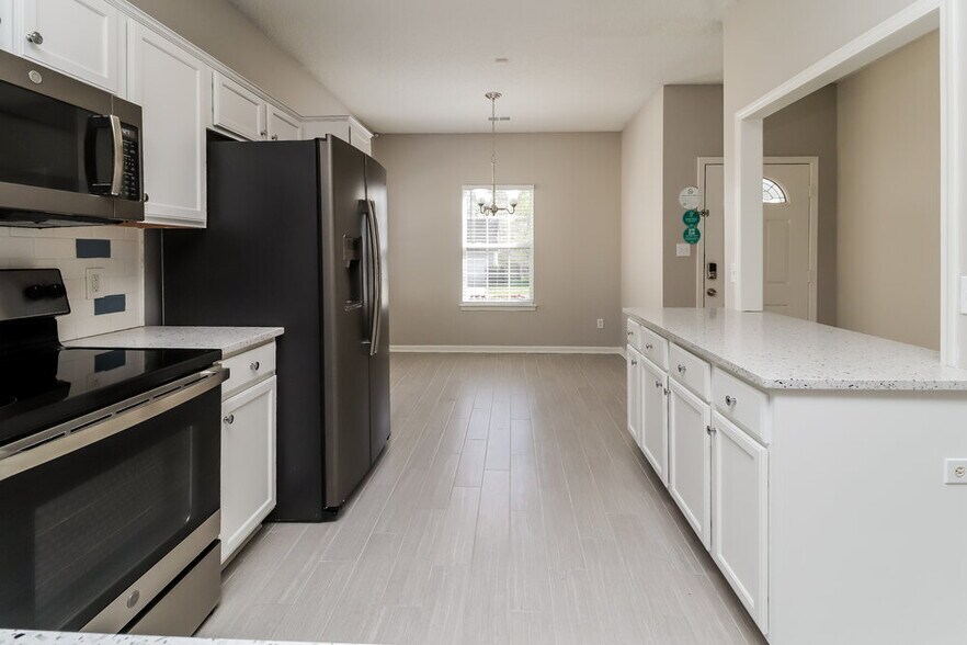 Building Photo - 110 Peterborough Dr