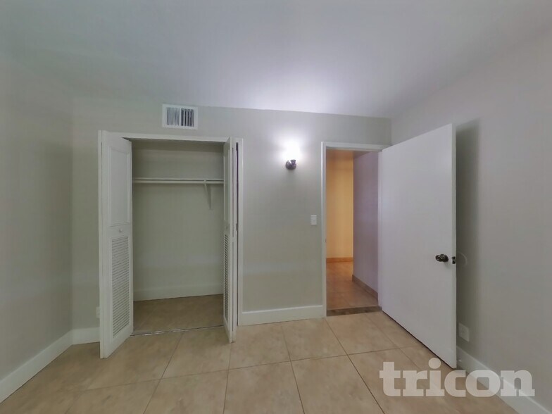 Building Photo - 1649 W Pueblo Ave