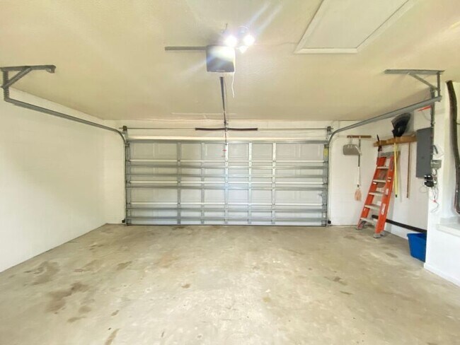 Building Photo - 104 Hatfield Ct