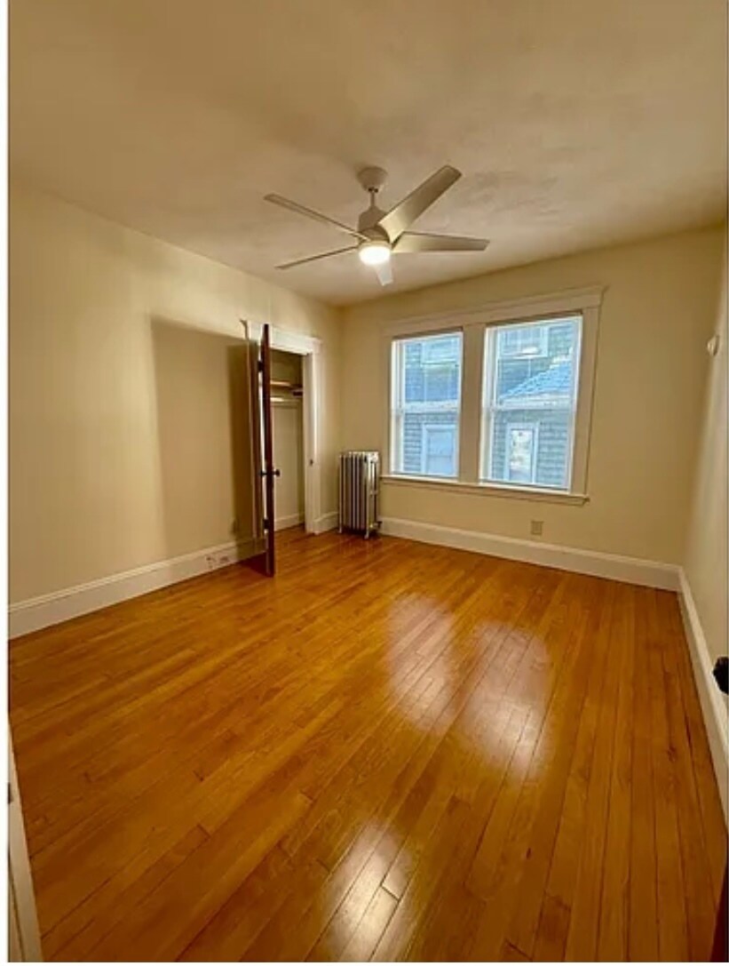 Building Photo - 389 School St