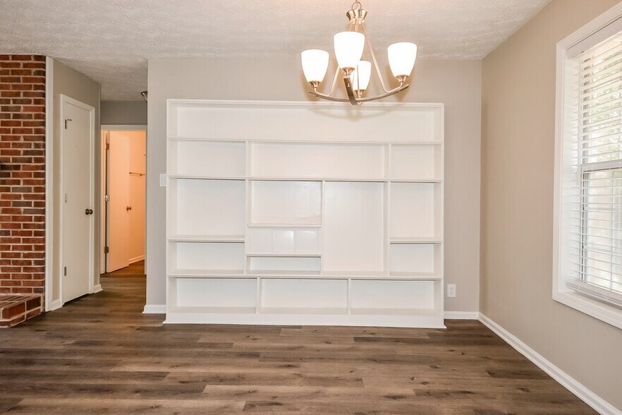 Building Photo - 5406 Cindy Ln SE