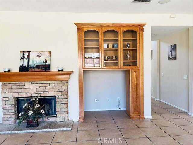 Building Photo - 17231 Greentree Dr