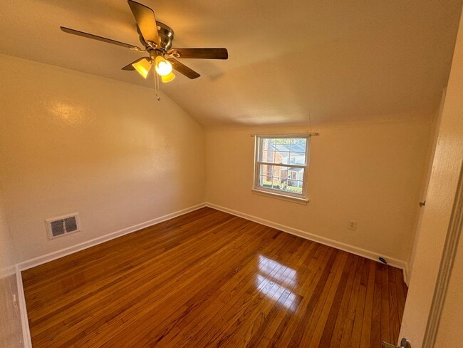 Building Photo - Completely Updated, Open , Quiet House in Oakmont!