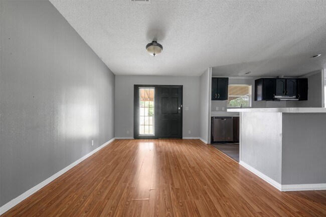 Building Photo - 15807 Cypress Garden Dr