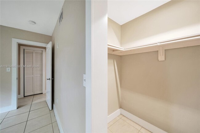 Building Photo - 592 NE 150th St