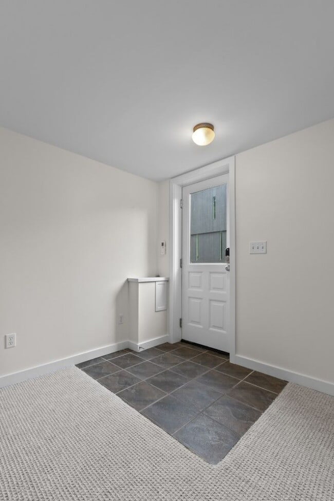 Building Photo - 1Bd/1Ba Seattle Duplex