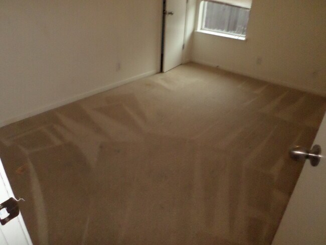 Building Photo - 1310 Chips Dr