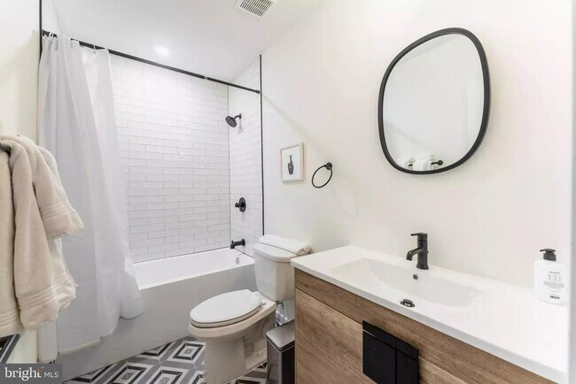 Building Photo - 521 N 41st St