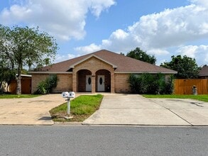 Building Photo - 1110 W Gardenia Ave