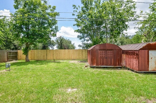 Building Photo - 2110 Pickerton Dr