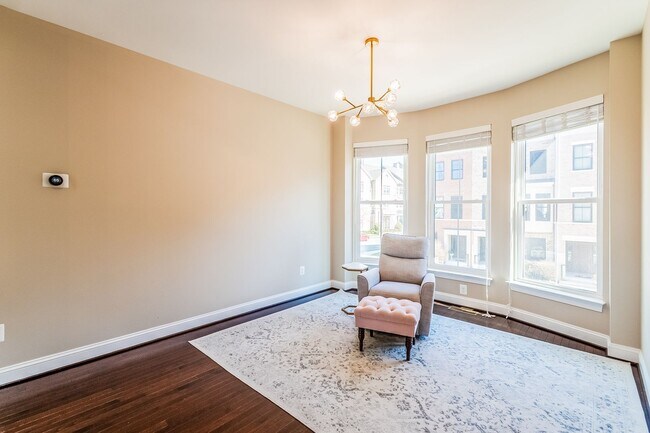 Building Photo - Stunning One Loudoun Townhome – 3BR / 3.5BA in Prime Ashburn Location – Available May 1