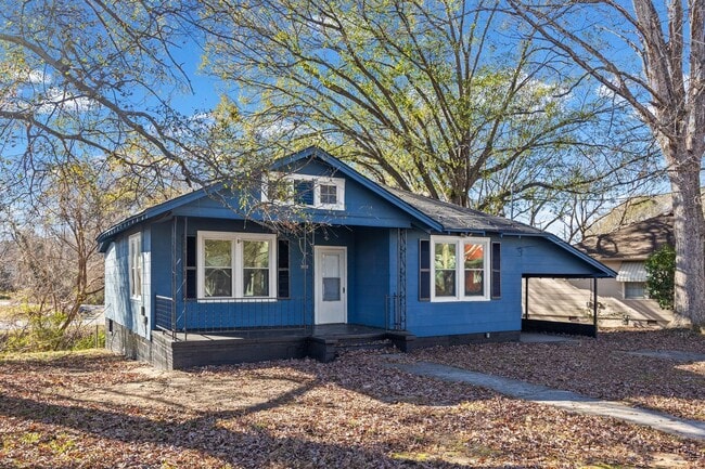 Building Photo - Freshly painted 3-bed, 2-bath home in the firestone are of Gastonia!