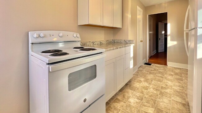 Building Photo - Coming Soon: 1BR, 1BA duplex