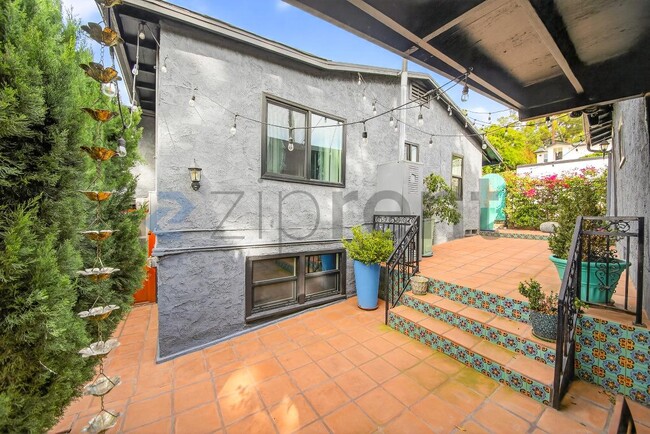 Building Photo - 4139 W Ave 42