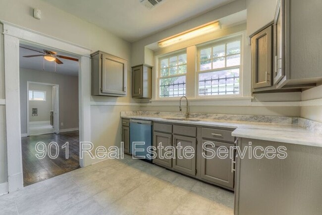 Building Photo - 498 Lundee St