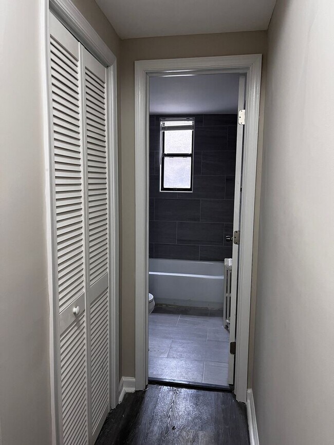 Building Photo - Affordable 2-Bedroom Apartment in Southwes...
