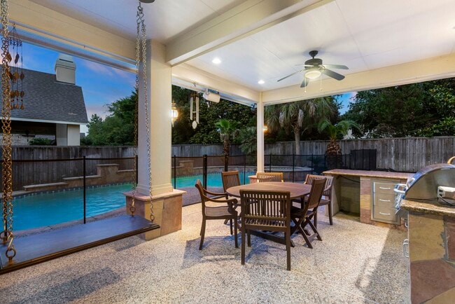 Building Photo - 18 Player Vista Pl