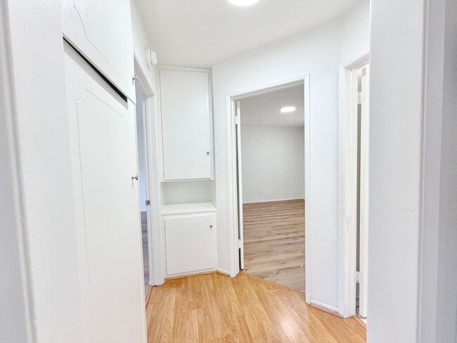 Building Photo - 540 E Hyde Park Pl