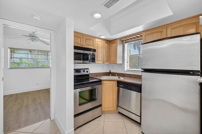 Building Photo - 901 NE 3rd St