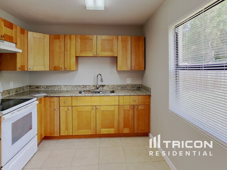 Building Photo - 1534 Thistledown Dr