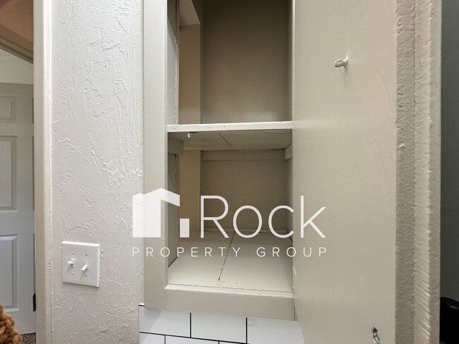 Building Photo - Beautifully Remodeled 3 Bed/1.5 Bath Home in Moore with 1-Car Garage