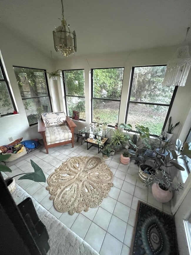 Building Photo - 1213 Charlton Ave