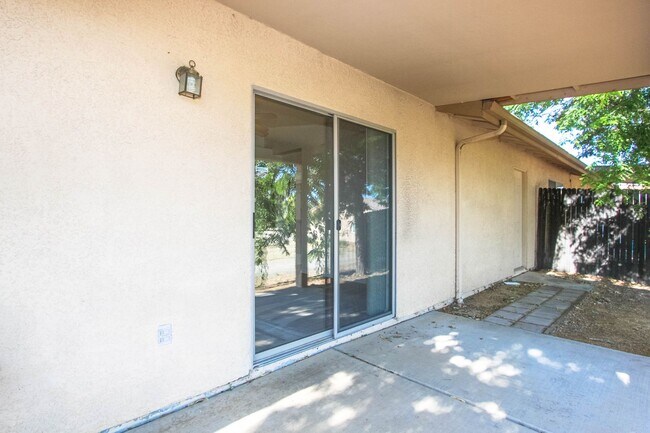 Building Photo - 8509 E Leigh Dr