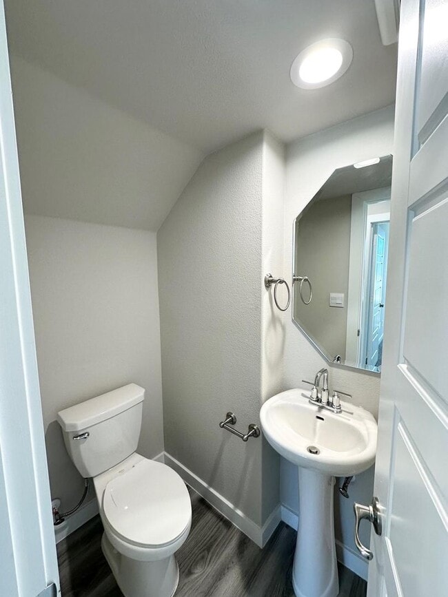 Building Photo - 3 Bedroom 2.5 Bathroom Ready to Rent ASAP!