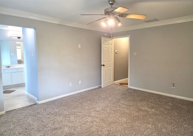 Building Photo - 18011 Featherfield Ln