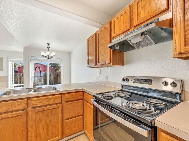 Building Photo - 1536 S Main Ave