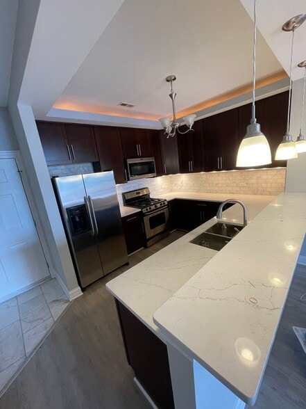 Building Photo - 6444 W Belmont Ave