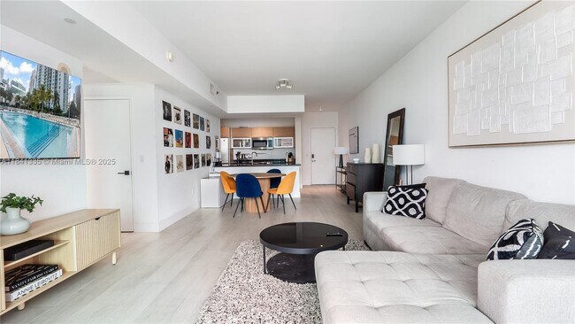 Building Photo - 950 Brickell Bay Dr