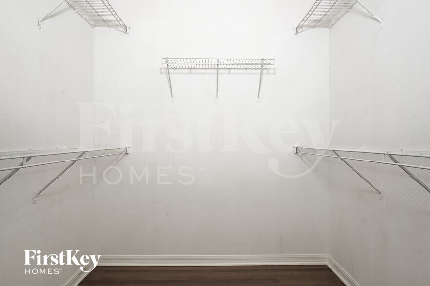 Building Photo - 5108 Sylvania Ave