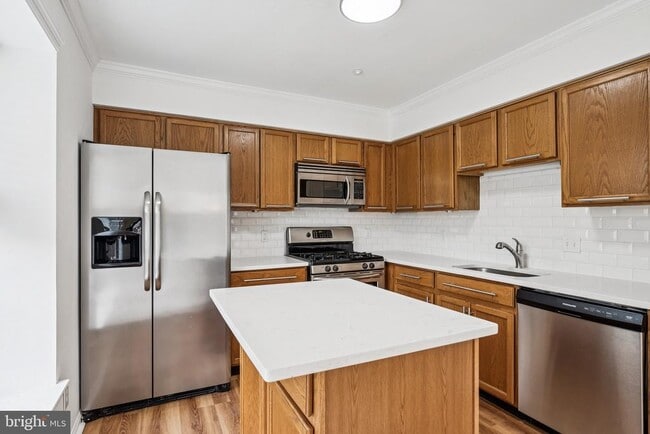 Building Photo - 1010 Crestmont Dr