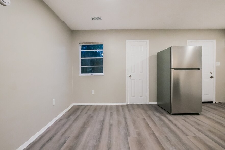 Building Photo - 309 Johns Rd