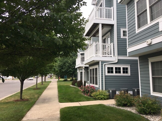 Building Photo - Stylish Downtown Traverse City Condo – Ful...