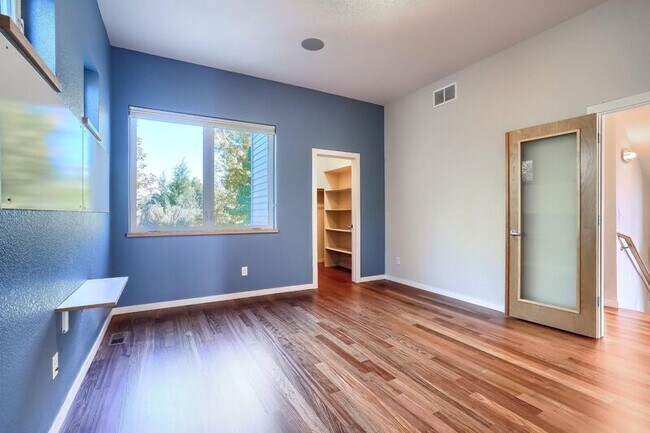 Building Photo - 2421 Rose Ct