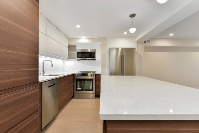 Building Photo - 55 Clarendon St