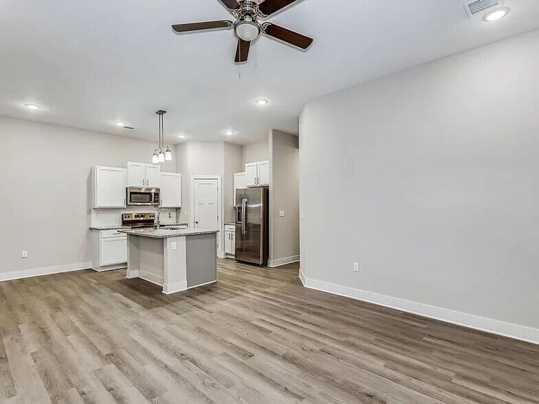 Building Photo - 3520 W 45th St S