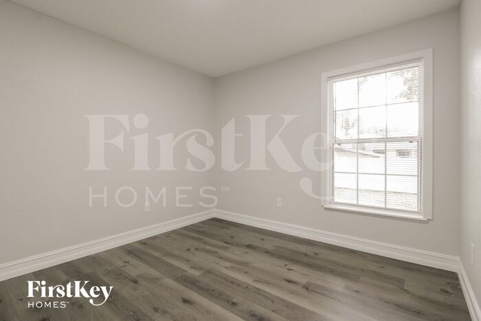 Building Photo - 980 Sylvia Dr