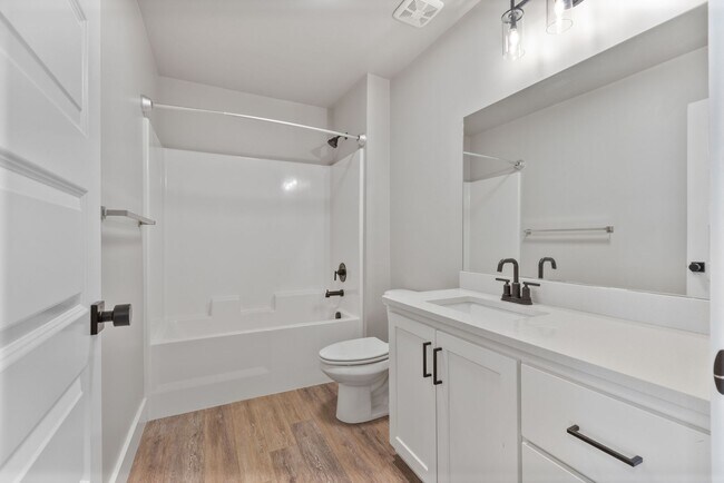 Building Photo - Awesome end unit 3 Bed 2.5 Bath townhome i...