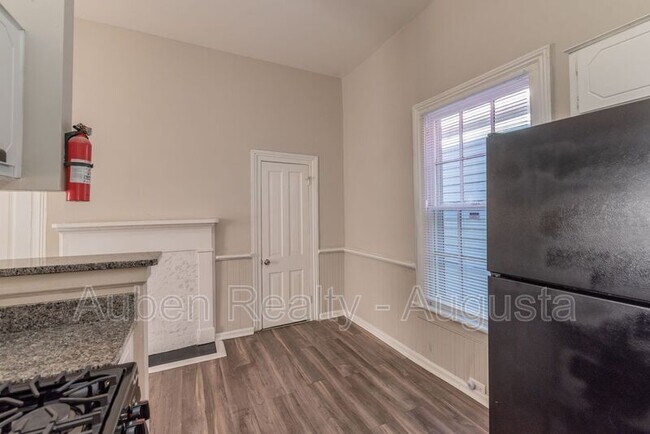 Building Photo - 209 Telfair St