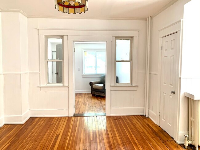 Building Photo - 25 Besch Ave