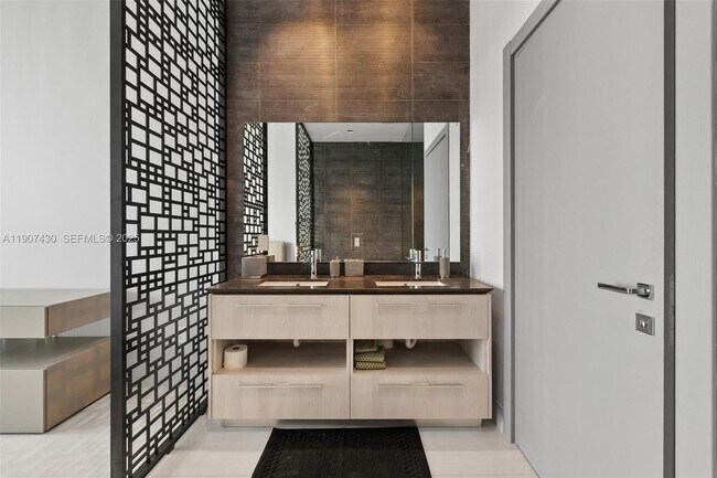 Building Photo - 480 NE 31st St