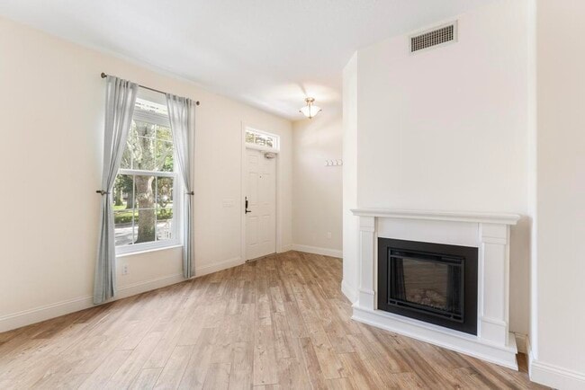 Building Photo - 180 Freeport Dr