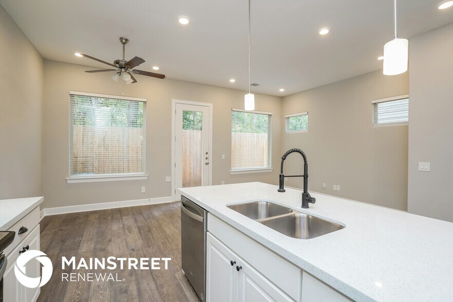 Building Photo - 5117 Royal Heath Dr