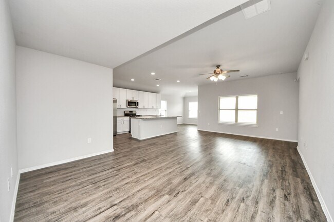 Building Photo - 20715 Southern Wds Blvd